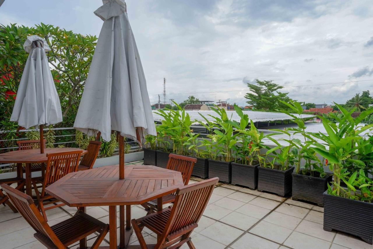 Sans Hotel Absari Yogyakarta Jarakan Exterior foto